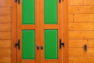dettaglio porta-finestra casa in legno prefabbriacata 